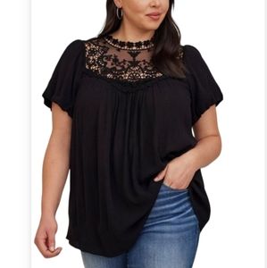 Torrid Crinkle Gauze Short Sleeve Top W/ Crochet Detail